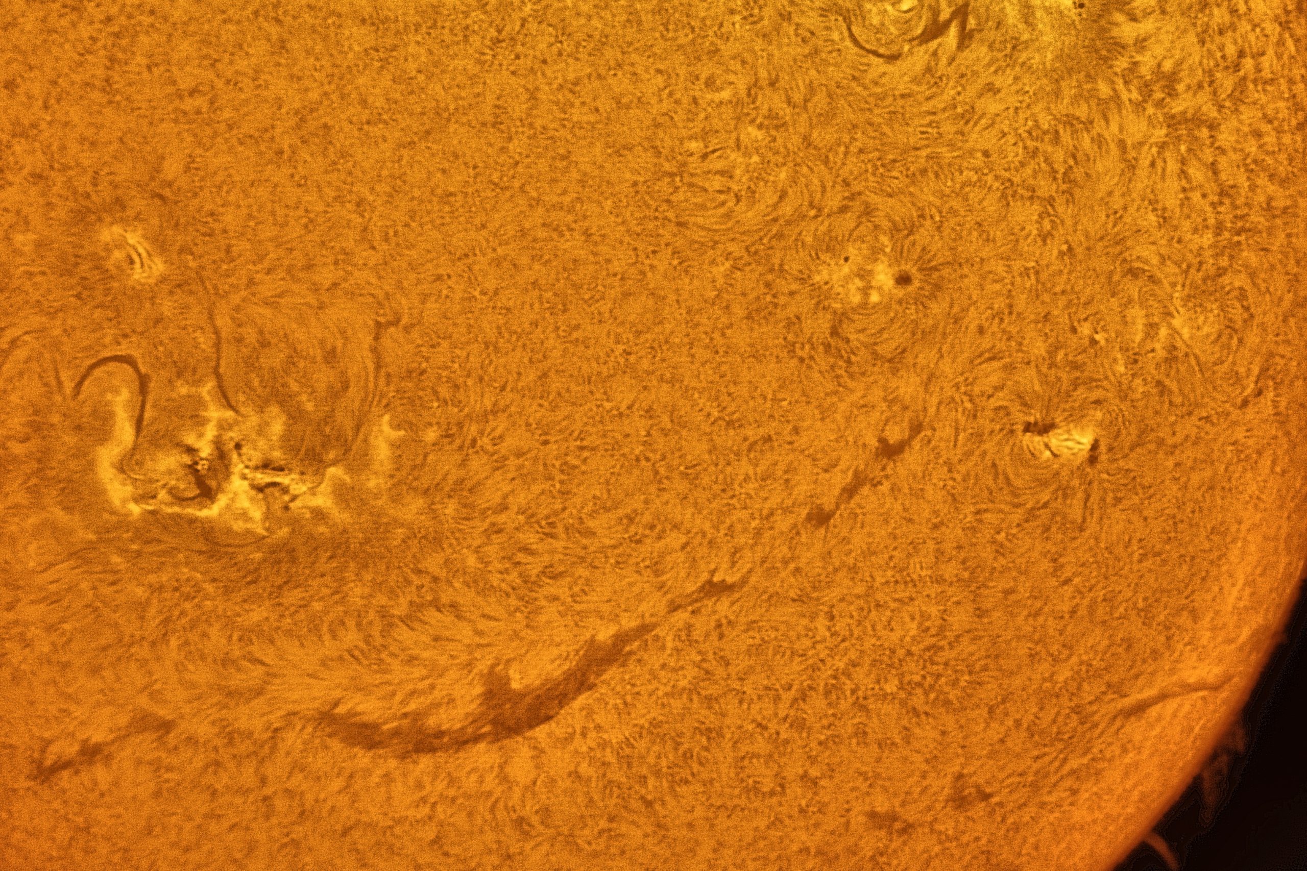 2024_06_02-12_57_30-Sun_AR3697_3699_3700_chromosphere_x3